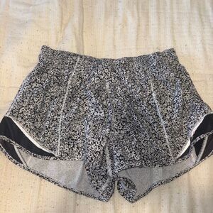 Lululemon Hotty Hot Shorts 2.5